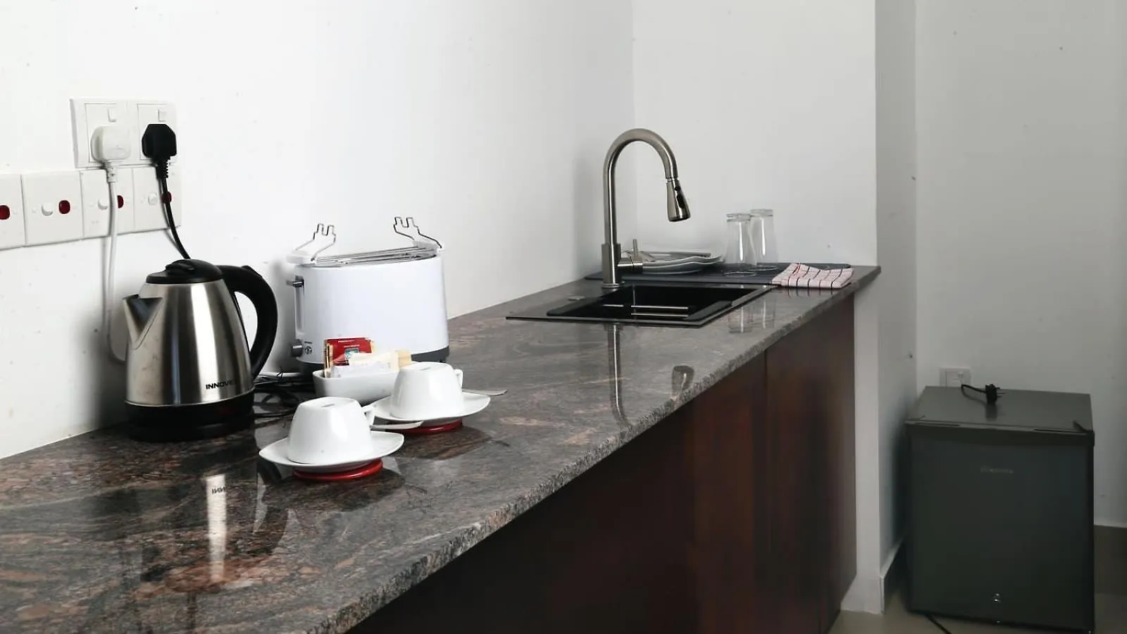 Ocean Breeze Studios Negombo Apartmán